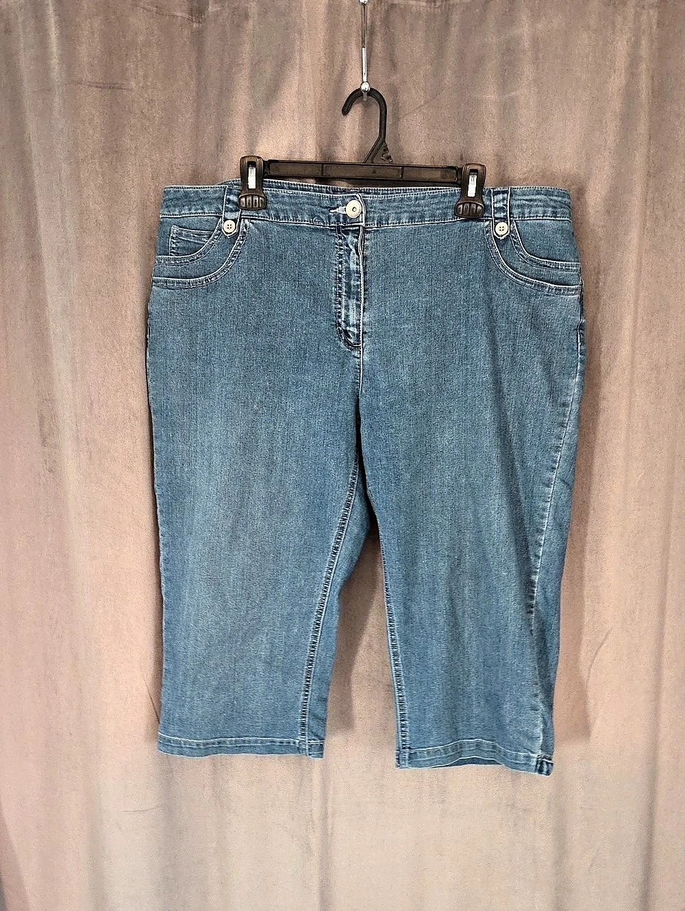 Contrast Cropped Straight Leg Jeans Waist 17 in Blue